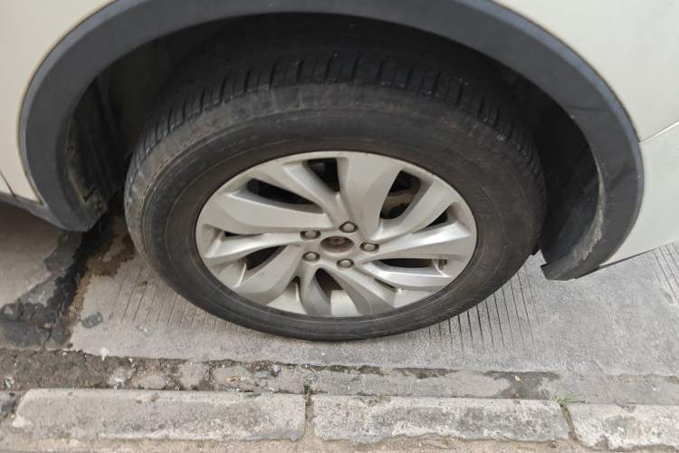 Used BAIC Weiwang S50 2016 1.5T Manual Joyful Luxury Edition Right Front Wheel Hub