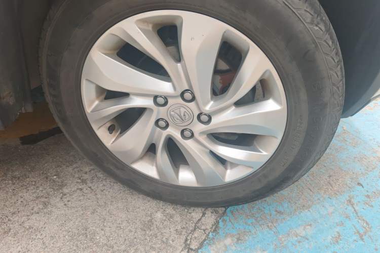 Used BAIC Weiwang S50 2016 1.5T CVT Joyful Luxury Model Right Front Wheel Hub