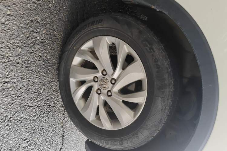 Used BAIC Weiwang S50 2016 1.5T CVT Joyful Elite Edition Right Front Wheel Hub