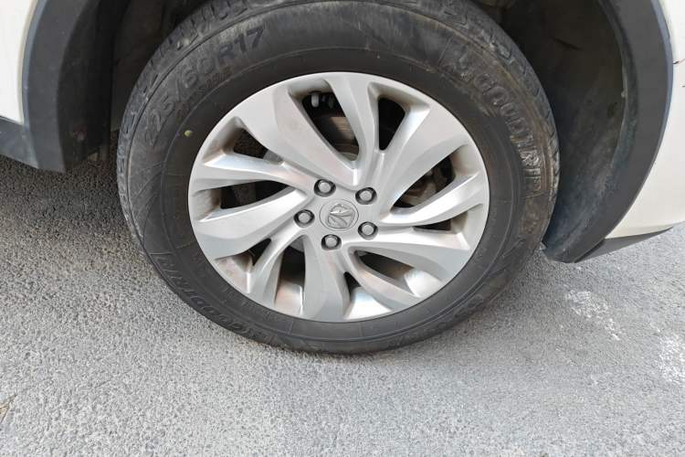 Used BAIC Weiwang S50 2016 1.5T Manual Joyful Luxury Edition Right Front Wheel Hub