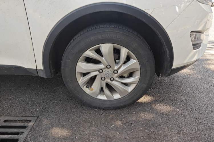 Used BAIC Weiwang S50 2016 1.5T CVT Joyful Elite Edition Right Front Wheel Hub