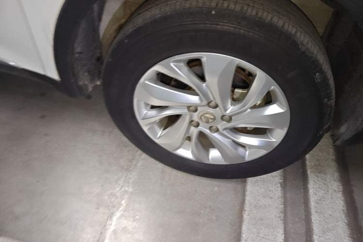 Used BAIC Weiwang S50 2016 1.5T Manual Joyful Luxury Edition Right Front Wheel Hub