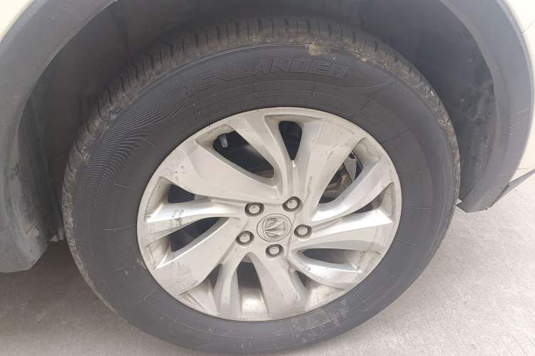 Used BAIC Weiwang S50 2016 1.5T CVT Joyful Elite Edition Right Front Wheel Hub