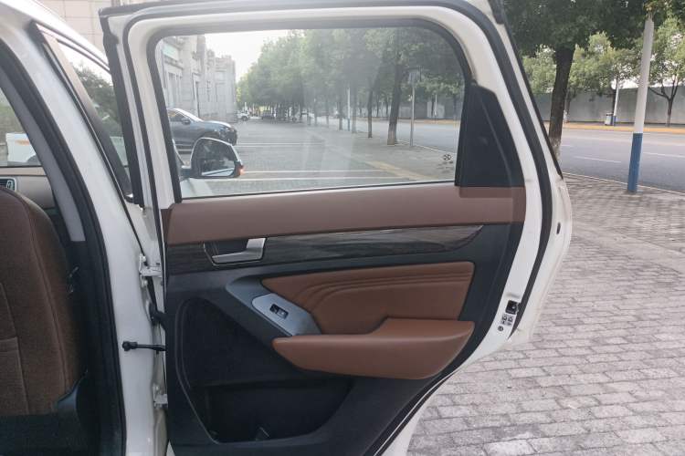 Used BAIC Weiwang S50 2016 1.5T CVT Joyful Luxury Model Right Rear Door Interior