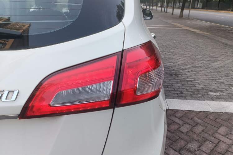 Used BAIC Weiwang S50 2016 1.5T CVT Joyful Luxury Model Right Rear Taillight