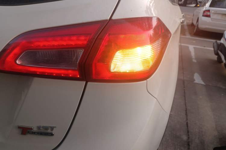 Used BAIC Weiwang S50 2016 1.5T Manual Joyful Premium Edition Right Rear Taillight