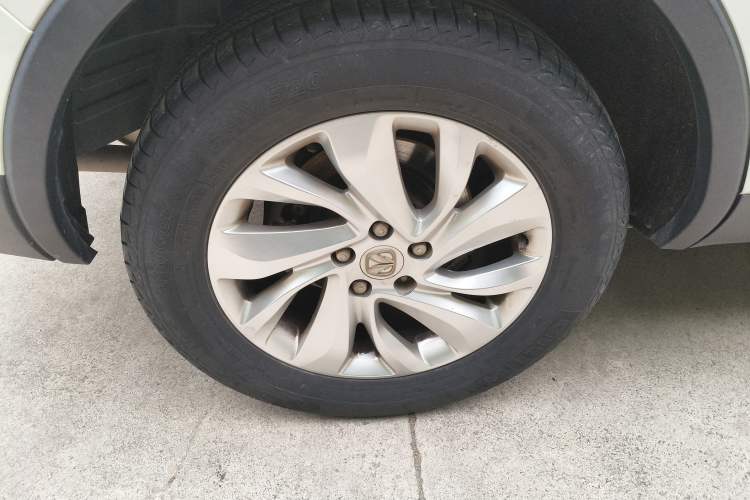 Used BAIC Weiwang S50 2016 1.5T Manual Happy Motion Superior Edition Right Rear Wheel Hub