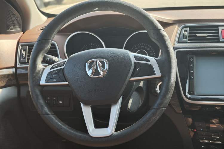 Used BAIC Weiwang S50 2016 1.5T Manual Joyful Luxury Edition Steering Wheel