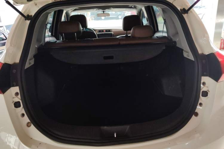 Used BAIC Weiwang S50 2016 1.5T Manual Joyful Luxury Edition Trunk