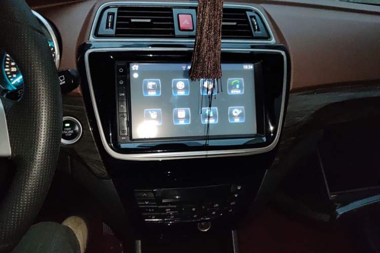 Used BAIC Weiwang S50 2016 1.5T Manual Joyful Luxury Edition Audio And AC Panel