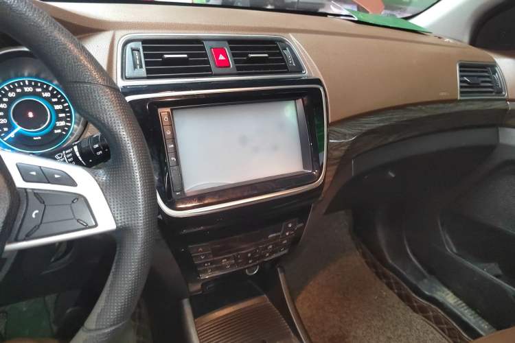 Used BAIC Weiwang S50 2016 1.5T Manual Joyful Luxury Edition Audio And AC Panel