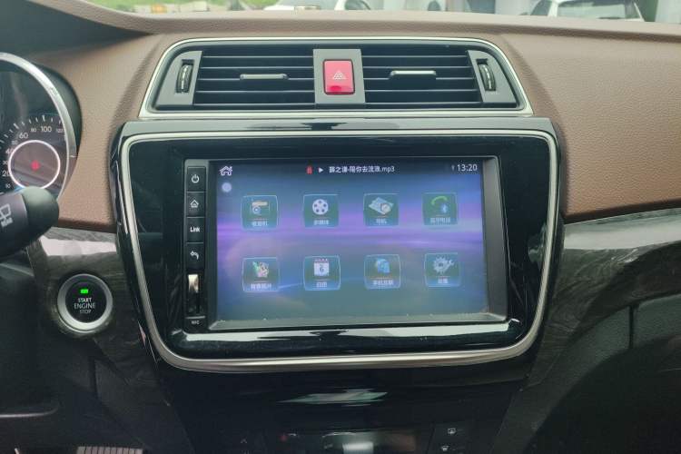 Used BAIC Weiwang S50 2016 1.5T CVT Joyful Premium Edition Audio And AC Panel