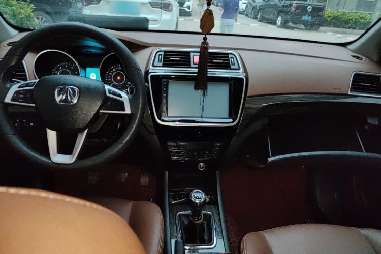 Used BAIC Weiwang S50 2016 1.5T Manual Joyful Luxury Edition Center Console