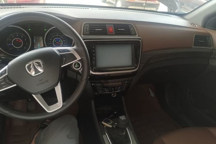 Used BAIC Weiwang S50 2016 1.5T Manual Joyful Luxury Edition Center Console