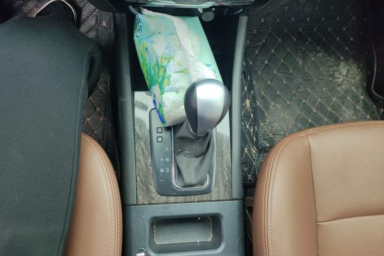 Used BAIC Weiwang S50 2016 1.5T CVT Joyful Premium Edition Gear Lever