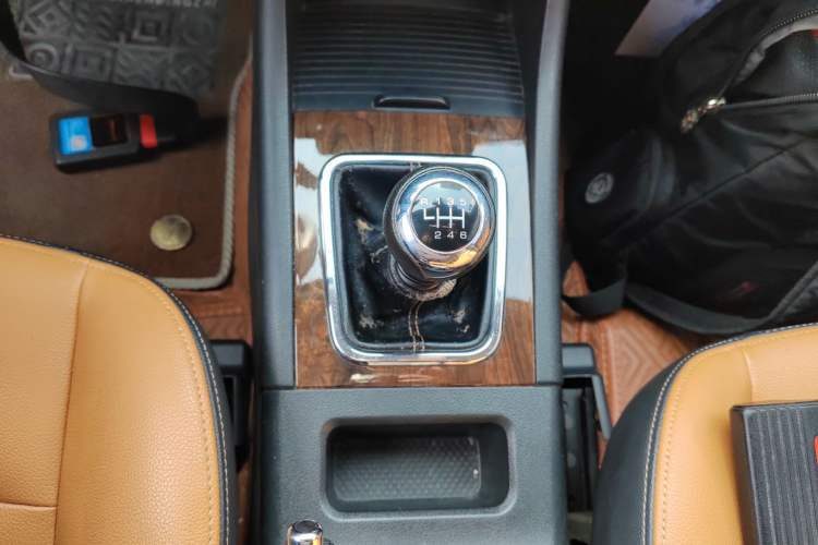 Used BAIC Weiwang S50 2016 1.5T Manual Joyful Comfort Model Gear Lever