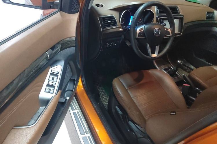 Used BAIC Weiwang S50 2016 1.5T Manual Joyful Luxury Edition Interior 3