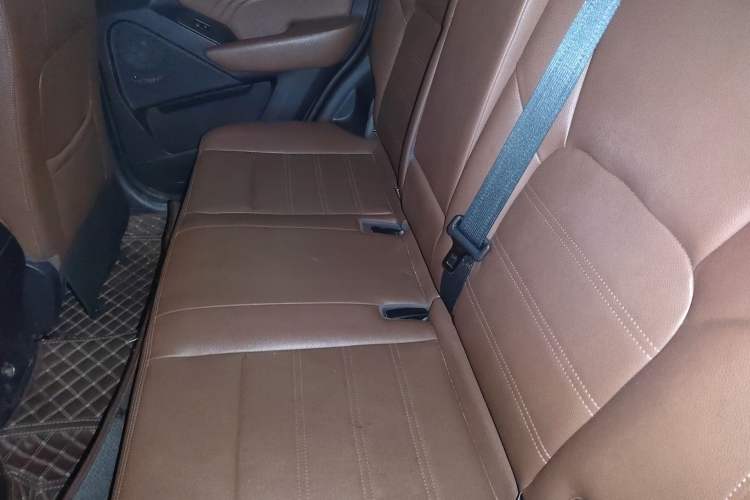 Used BAIC Weiwang S50 2016 1.5T Manual Joyful Luxury Edition Interior 4