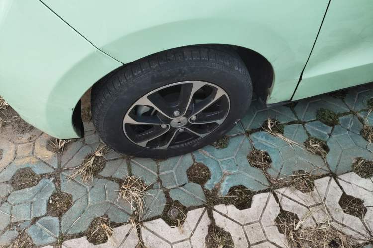 Used Baizhi New Energy Daxiong 2022 15kWh Cool Bear Standard Edition Left Front Wheel Hub