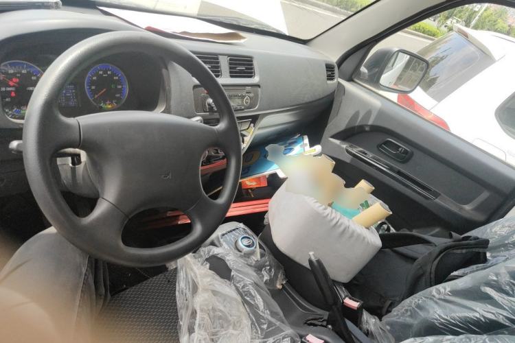 Used Bak Xingyi 2020 All-Electric Closed Cargo Van Center Console