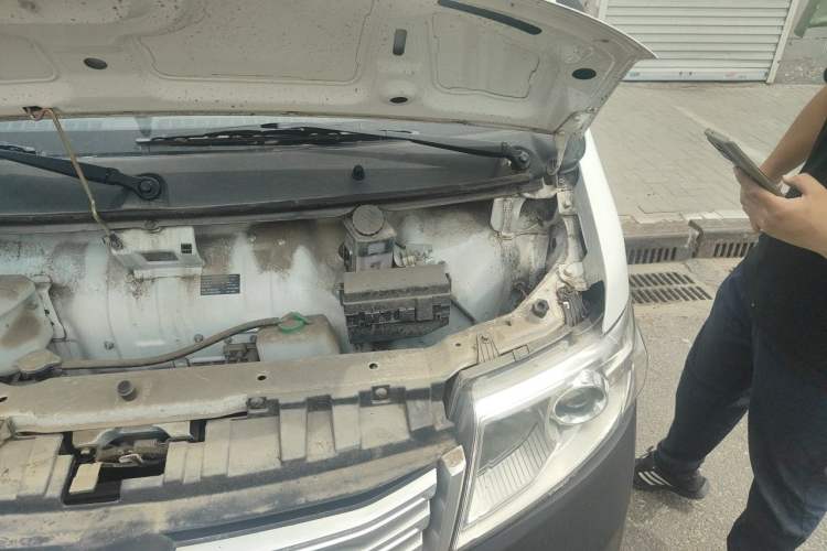 Used Bak Xingyi 2020 All-Electric Closed Cargo Van Engine Bay Left