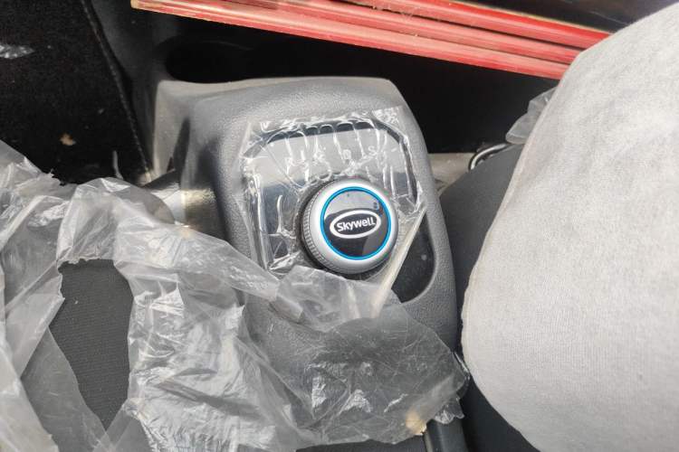 Used Bak Xingyi 2020 All-Electric Closed Cargo Van Gear Lever