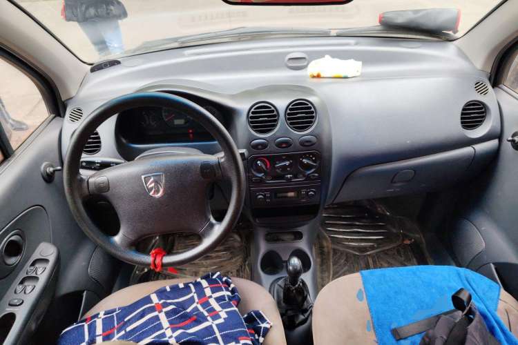 Used Baojun 2012 1.0L Manual P-TEC Superior Model Center Console