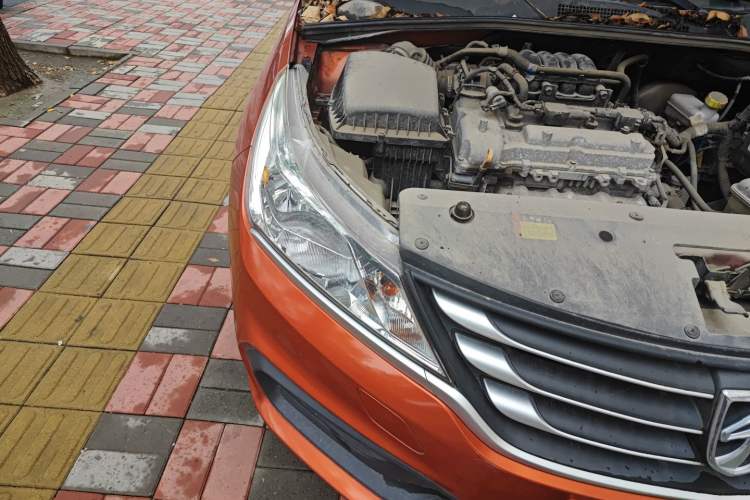 Used Baojun 310 2016 1.2L manual Comfort trim level Exterior 6