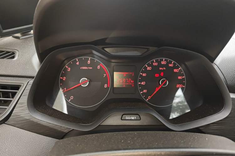 Used Baojun 310 2016 1.2L manual Comfort trim level Odometer Close Up