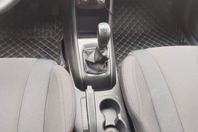 Used Baojun 310 2020 1.2L Manual Comfort Edition Interior 4