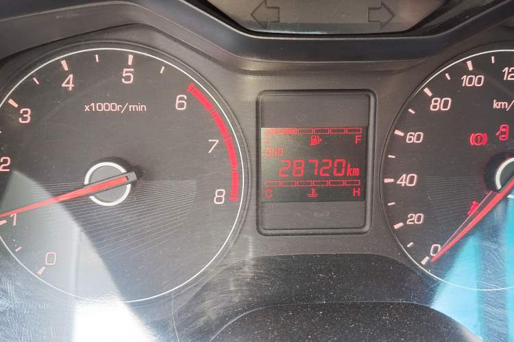 Used Baojun 310 2020 1.2L Manual Comfort Edition Odometer Close Up