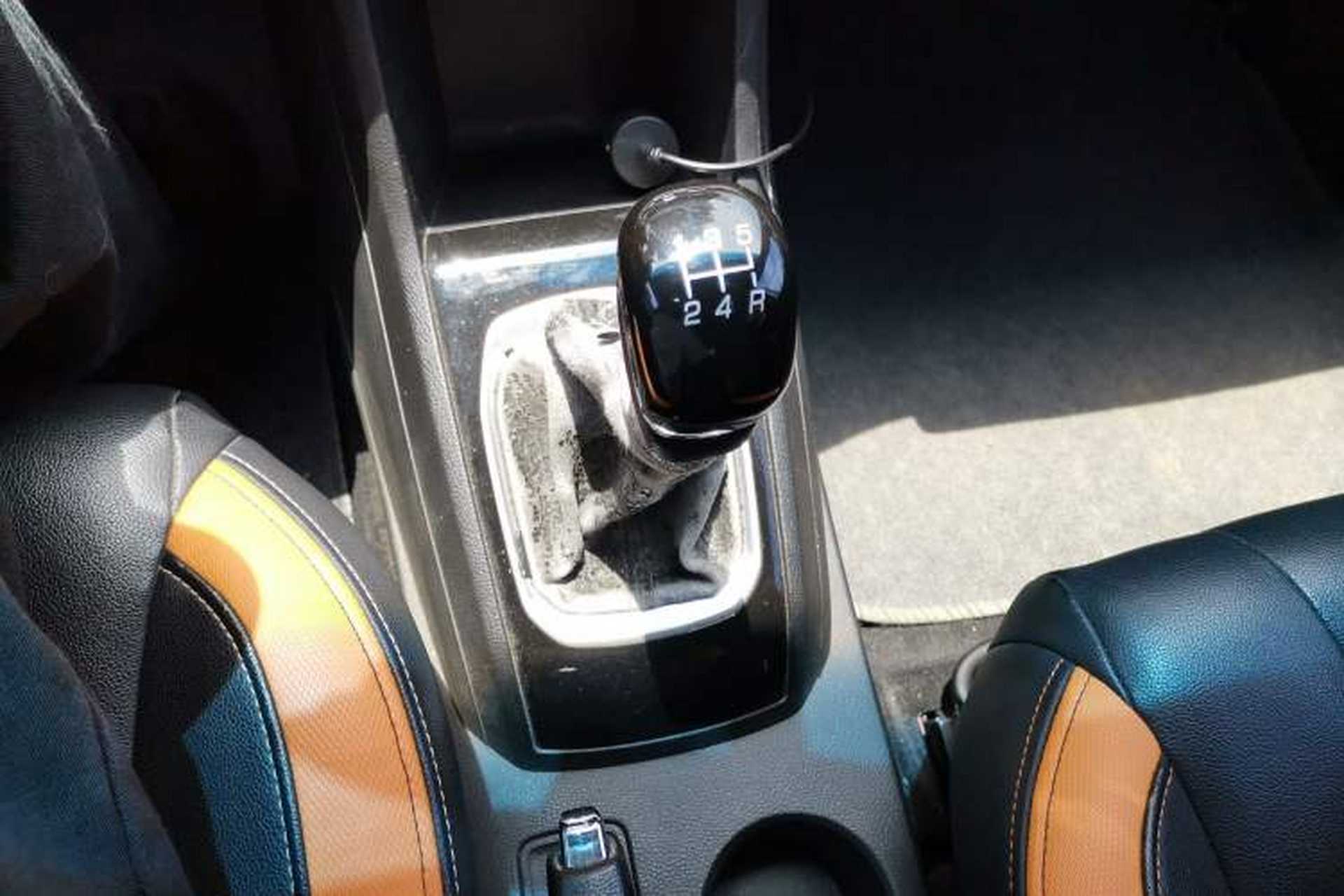 Used Baojun 310 2016 1.2L Manual Luxury Model Gear Lever