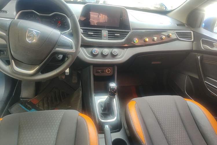Used Baojun 310 2016 1.2L Manual Fashionable Edition Audio And AC Panel