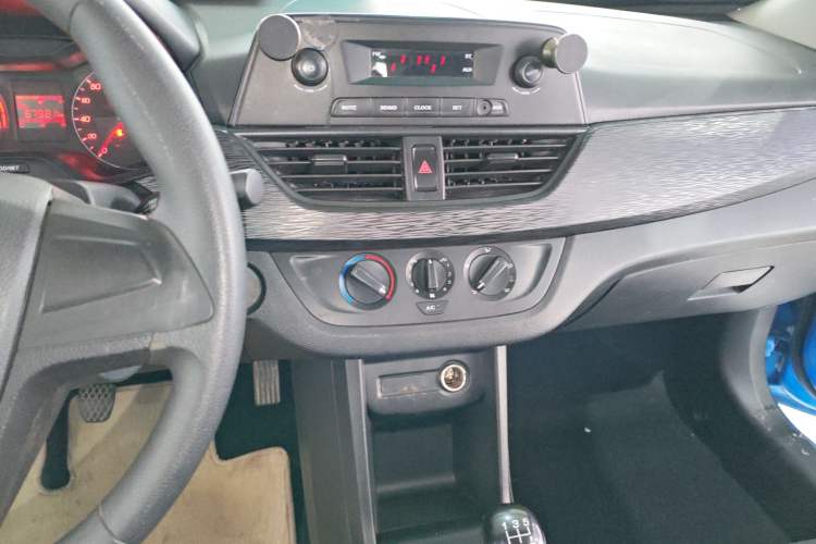 Used Baojun 310 2016 1.2L Manual Value Edition Audio And AC Panel