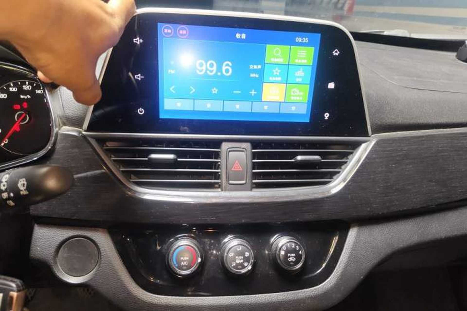 Used Baojun 310 2016 1.2L Manual Luxury Model Audio And AC Panel