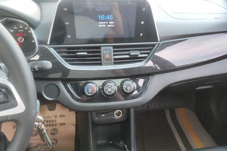 Used Baojun 310 2016 1.2L Manual Luxury Model Audio And AC Panel