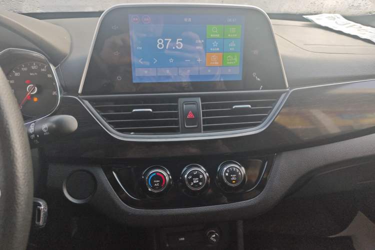 Used Baojun 310 2016 1.2L Manual Luxury Model Audio And AC Panel