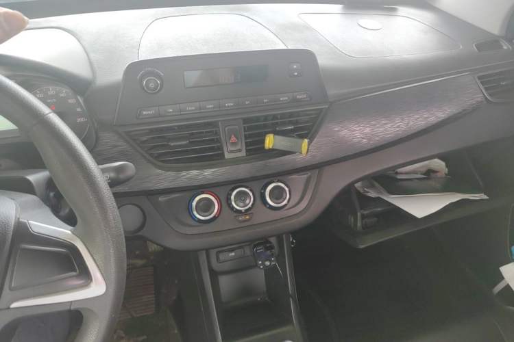Used Baojun 310 2016 1.2L Manual Value Edition Audio And AC Panel