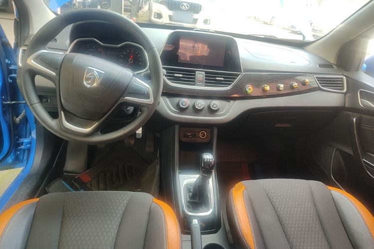 Used Baojun 310 2016 1.2L Manual Fashionable Edition Center Console