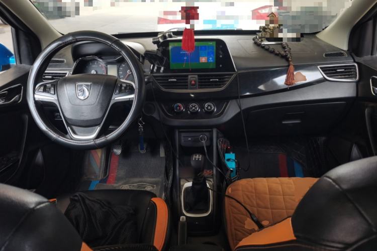 Used Baojun 310 2016 1.2L Manual Luxury Model Center Console