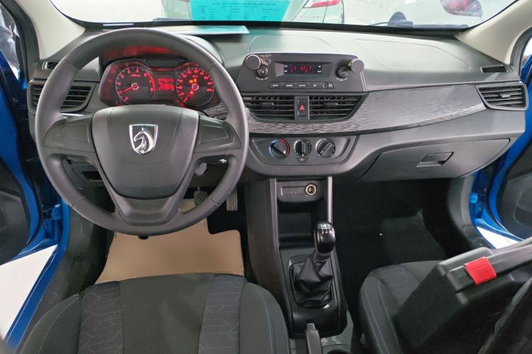 Used Baojun 310 2016 1.2L Manual Value Edition Center Console