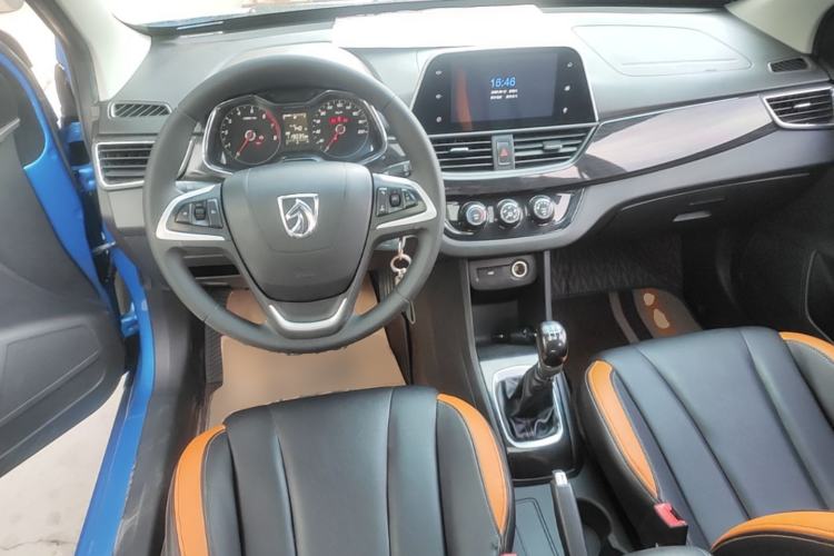 Used Baojun 310 2016 1.2L Manual Luxury Model Center Console