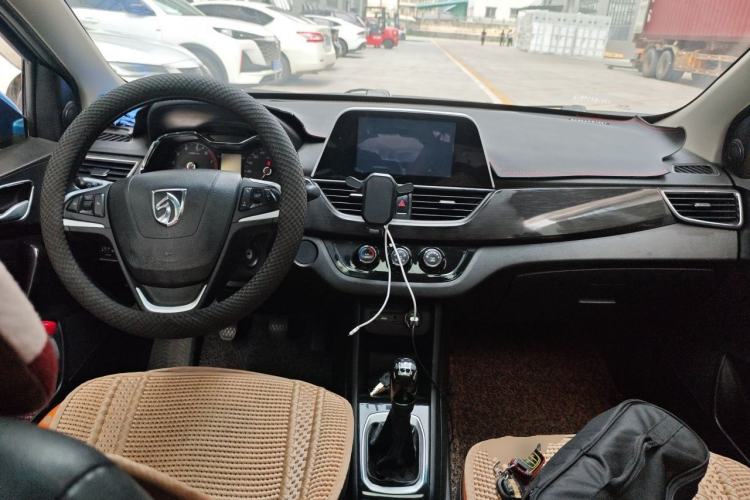 Used Baojun 310 2016 1.2L Manual Luxury Model Center Console