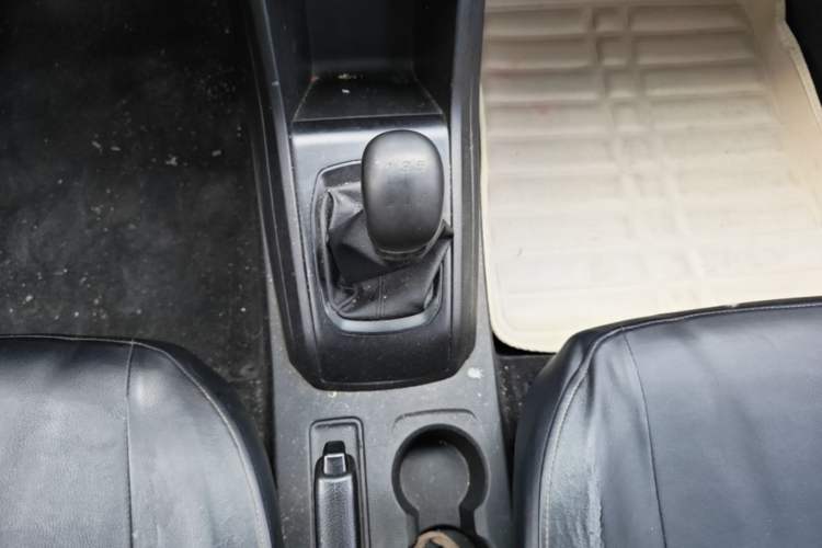 Used Baojun 310 2016 1.2L manual Comfort trim level Gear Lever