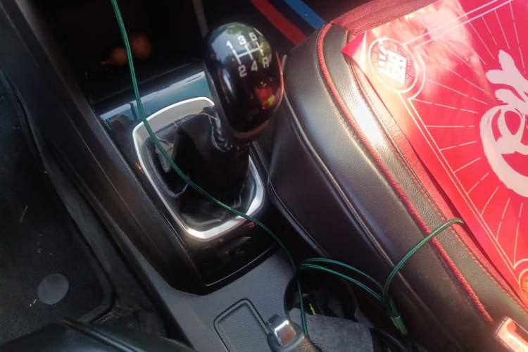 Used Baojun 310 2016 1.2L Manual Fashionable Edition Gear Lever