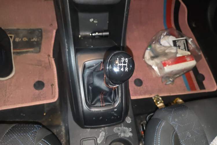 Used Baojun 310 2016 1.2L manual Comfort trim level Gear Lever
