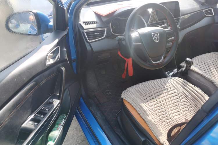 Used Baojun 310 2016 1.2L Manual Fashionable Edition Interior 2