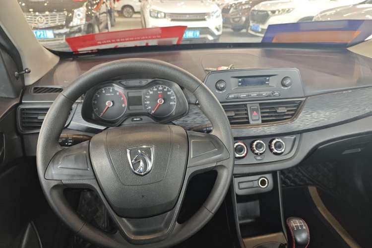 Used Baojun 310 2016 1.2L Manual Value Edition Interior 2