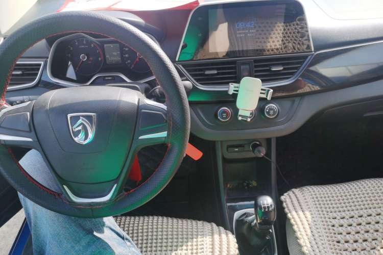 Used Baojun 310 2016 1.2L Manual Fashionable Edition Interior 3