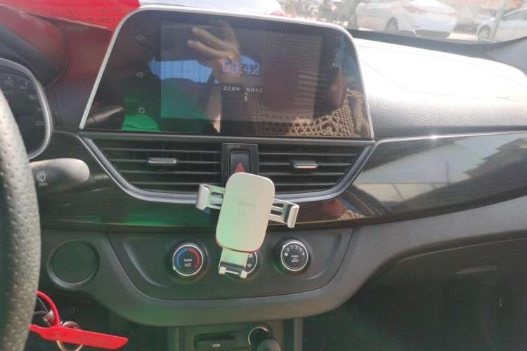 Used Baojun 310 2016 1.2L Manual Fashionable Edition Interior 4